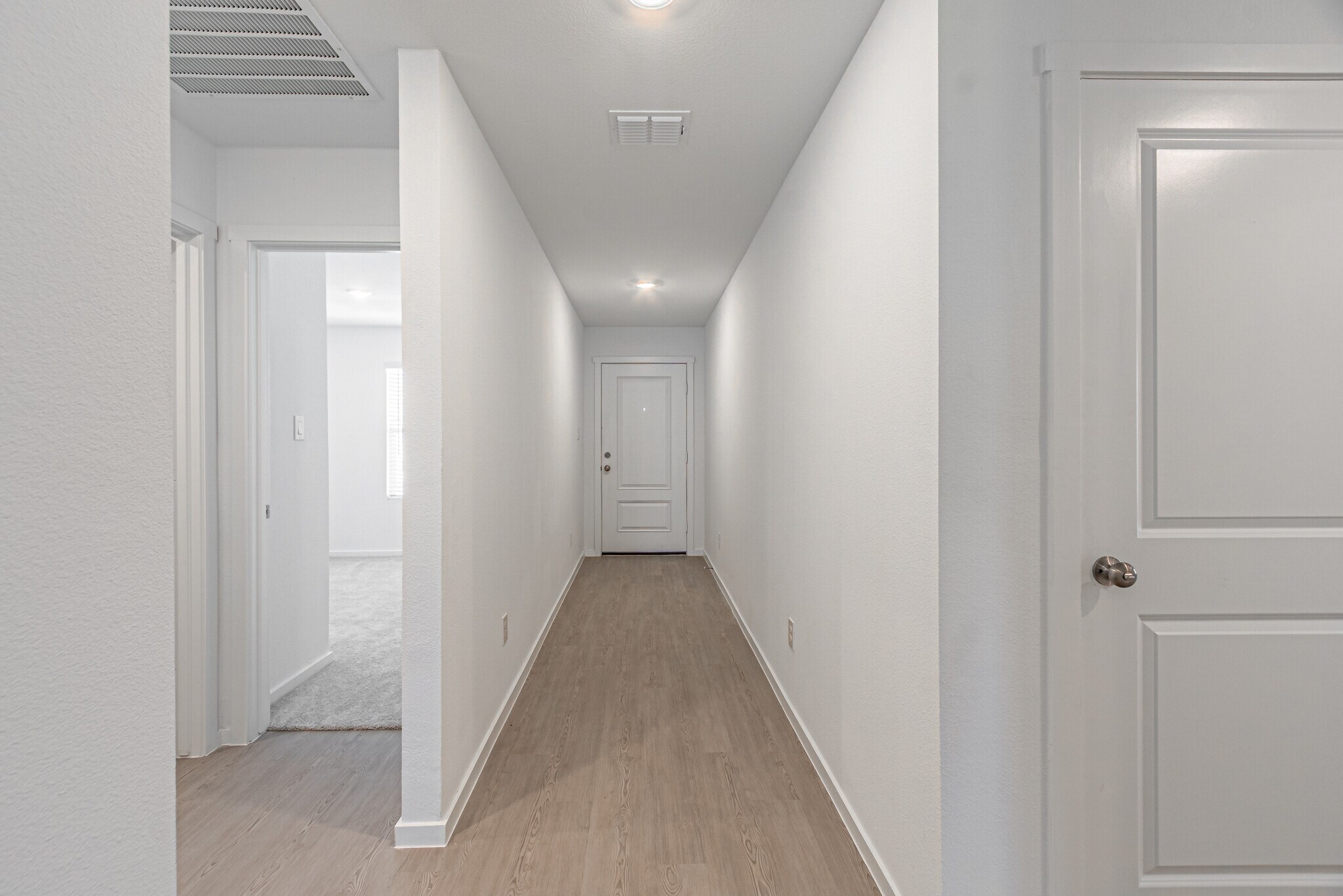 House Foyer entrance walkway - 1932 Ventasso Blvd