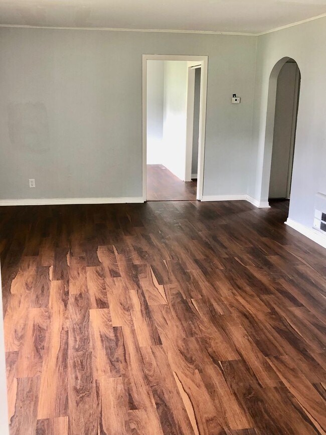 Building Photo - SPACIOUS Zephyrhills 4BR/1BA Home in the Heart of Downtown!