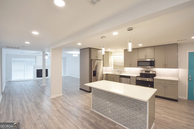 Building Photo - 98 Woodvalley Dr