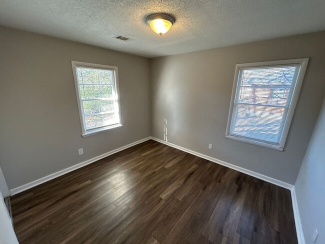 Building Photo - 3350 Ashland St