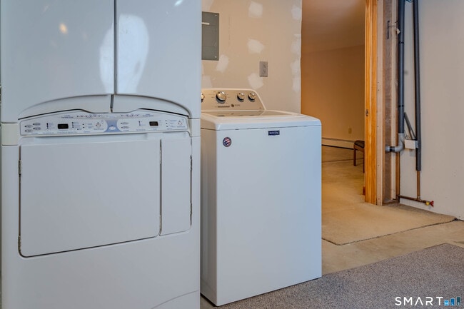 Building Photo - 215 Old Newtown Rd