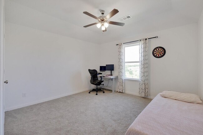 Building Photo - 205 Somerset Dr