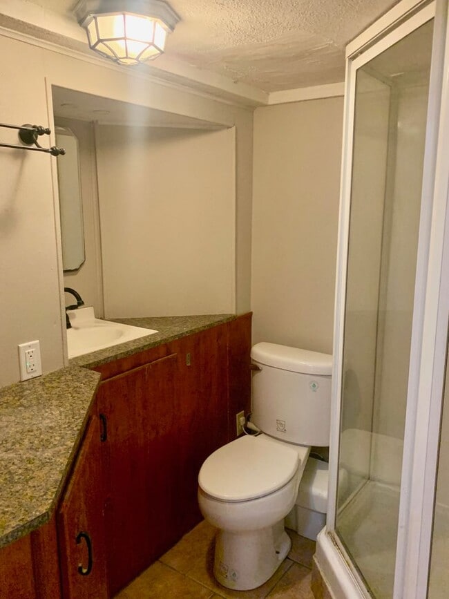 Building Photo - 4 Bedroom 2 Bath – FOR RENT!