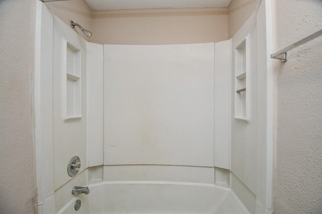 Building Photo - 2255 Braeswood Park Dr