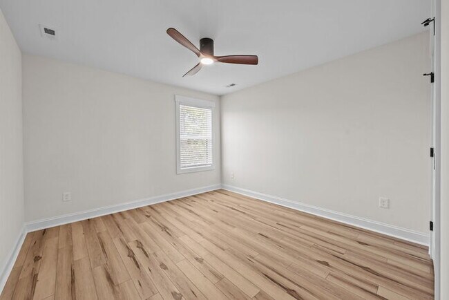 Building Photo - Stunning New Build!