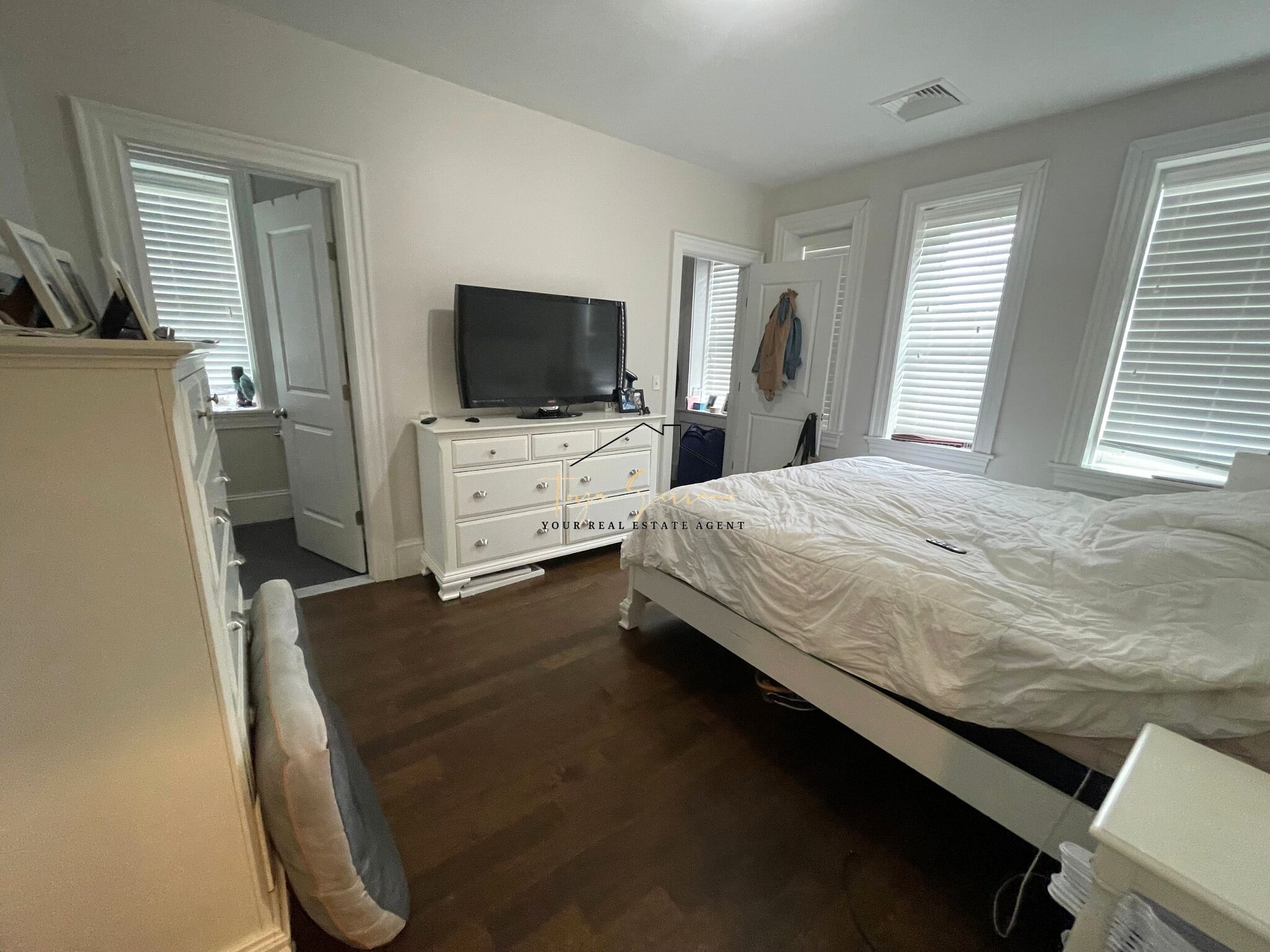 Building Photo - 2044 Beacon St