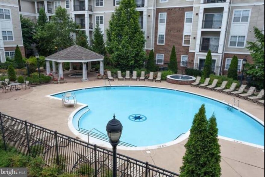 Building Photo - 12945 Centre Park Cir