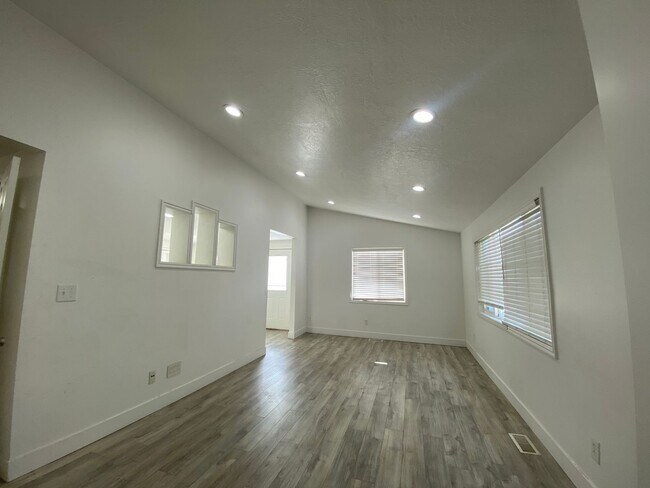 Building Photo - Take a Look at This 4 Bedroom 2 Bathroom Home in West Jordan UT!!