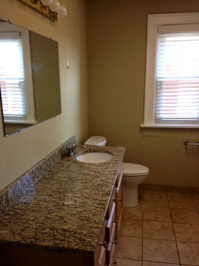 Building Photo - 1663 N Pearl St