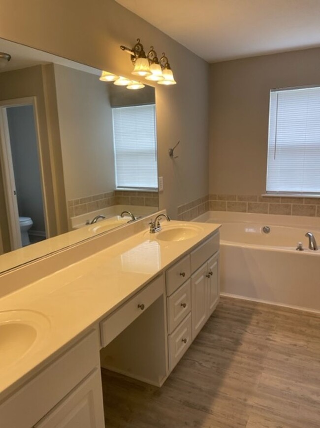 Building Photo - 4121 Elders Dr