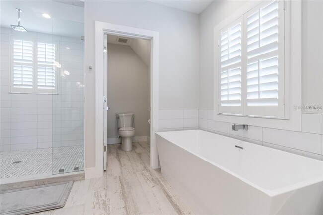 Building Photo - 580 Broadway St