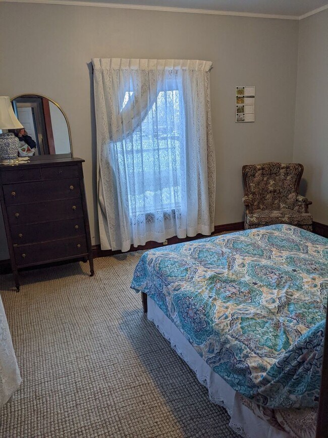 Building Photo - 612 Henrietta St