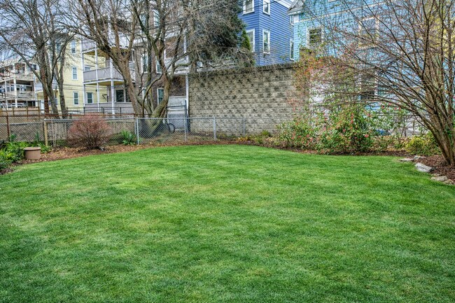 Building Photo - 24 Dawes St