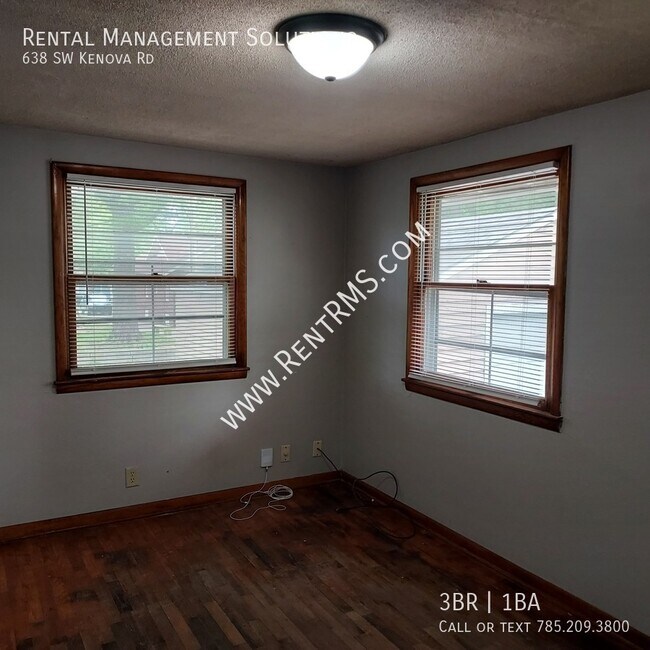 Building Photo - 638 SW Kenova Rd