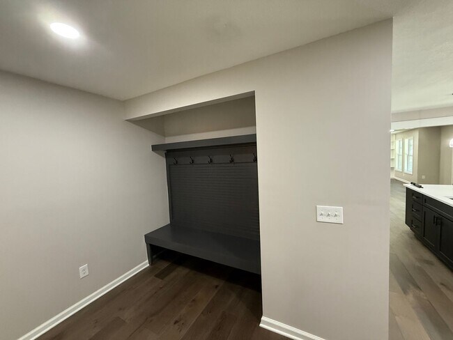 Building Photo - Westwood KS Renovated 3 Bed/2.5 Bath MainLevel Home with Attached Garage and Utilities w/Fee, Own...