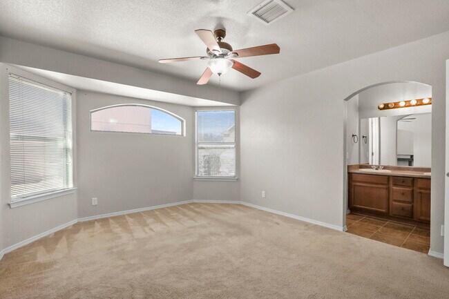 Building Photo - 2300 Glitter Point