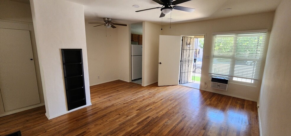 Building Photo - 2307 Kenmere Ave