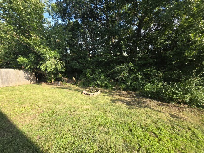 Building Photo - 606 Highland Ridge Dr