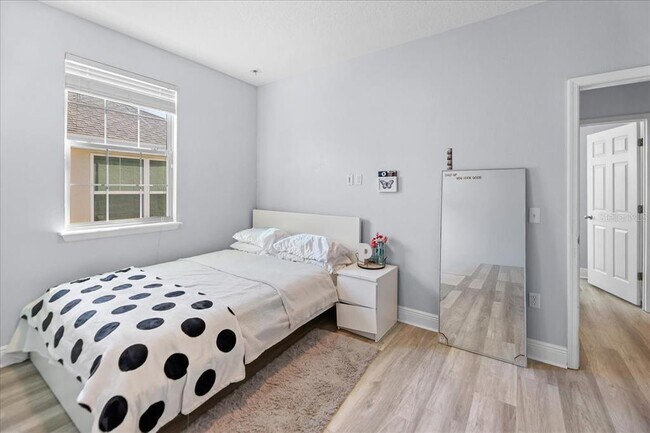 Building Photo - 8746 Crescendo Ave