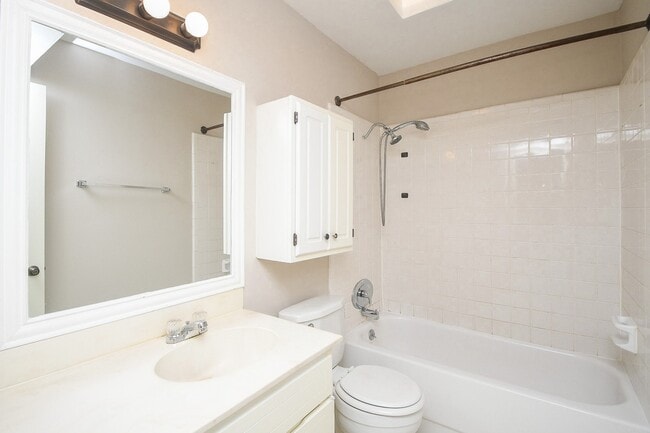 Building Photo - 2585 Marilee Ln