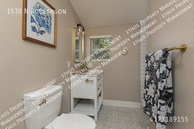 Building Photo - 1530 N Robberson-