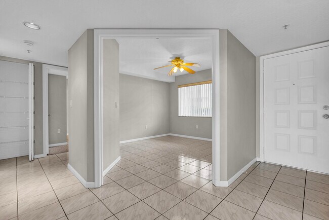 Building Photo - 5952 Regal Glen Dr