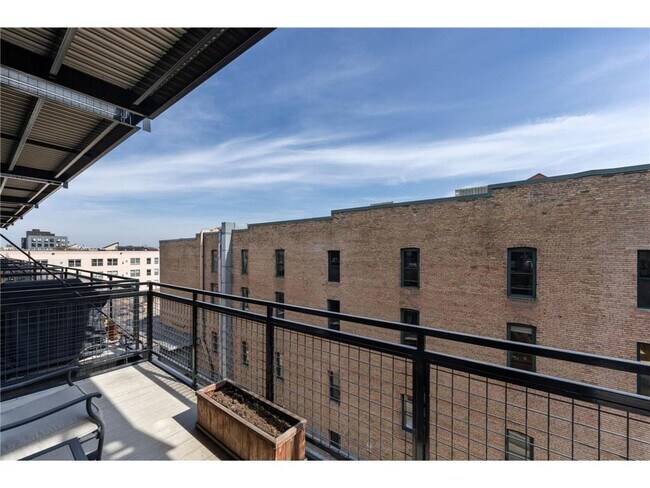 Building Photo - 618 N Washington Ave