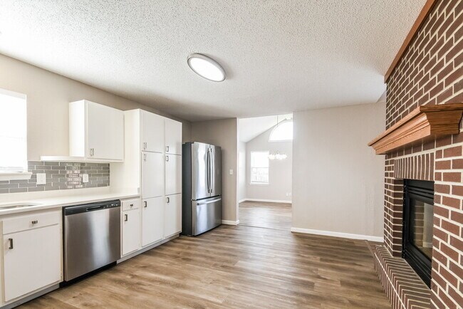 Building Photo - 17722 Sanibel Cir