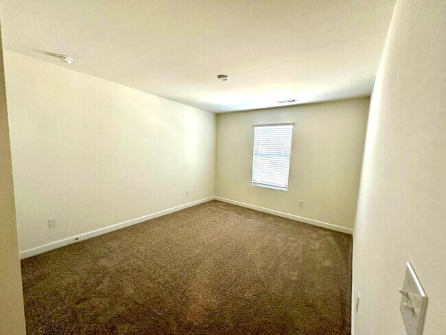 Building Photo - 11148 Comiskey Ln