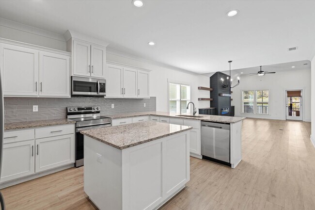 Building Photo - 655 Norman Ln