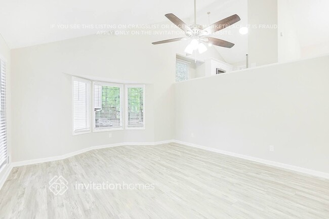 Building Photo - 3260 Redona Dr
