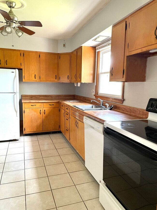 Building Photo - Will go fast! 3 BED house across from Memo...