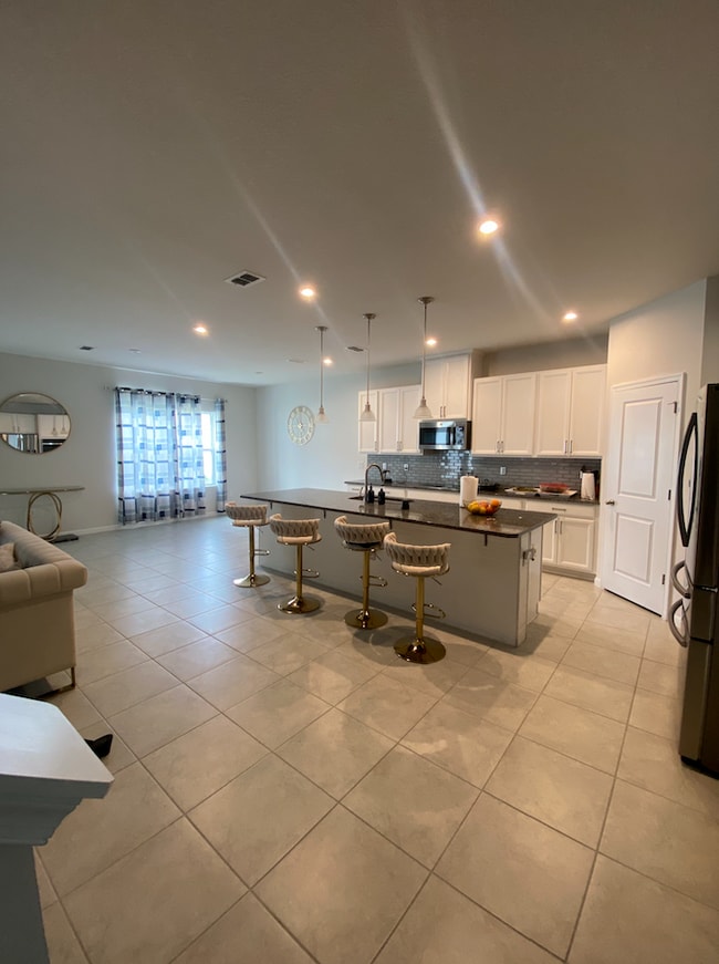 Building Photo - 100 Lavenna Ave