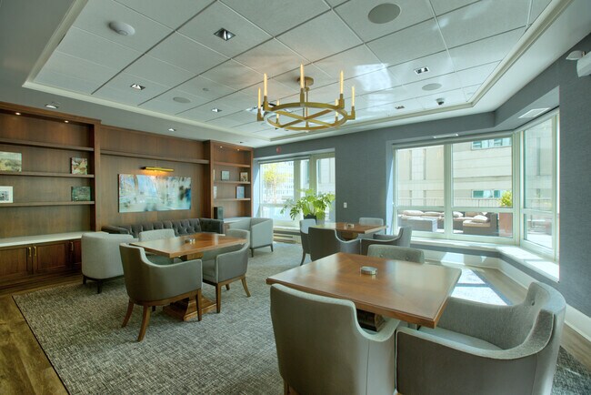Building Photo - 57 E Delaware Pl