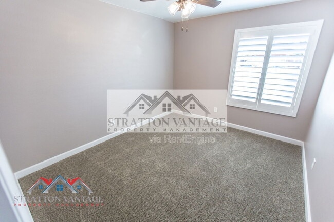 Building Photo - 944 W Meseto Ave