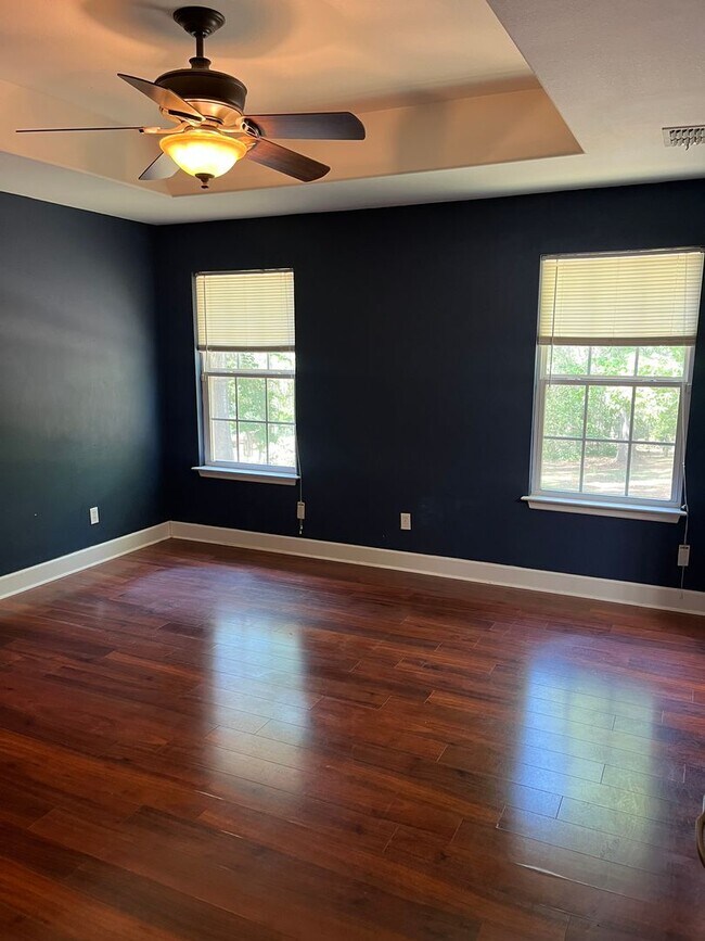 Building Photo - 3/2 home located just off N. Meridian and Available NOW.