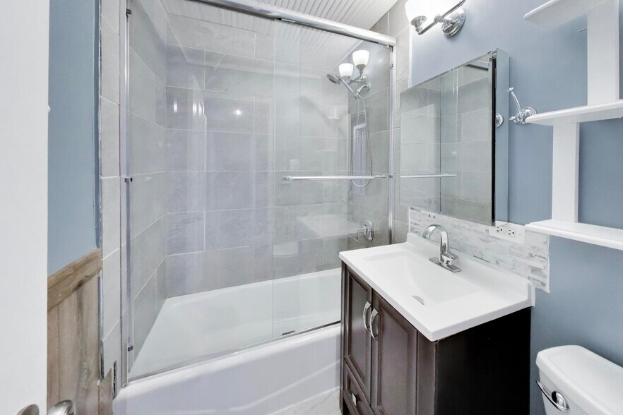 Building Photo - 306 N Schubert St