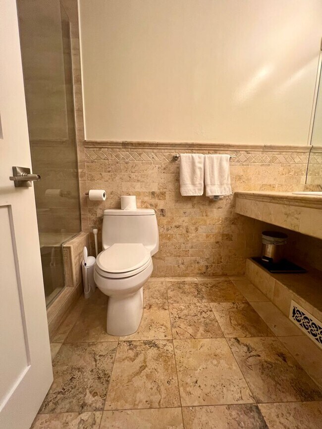 Building Photo - Luxurious 3-Bedroom Townhome in Fairmount!...