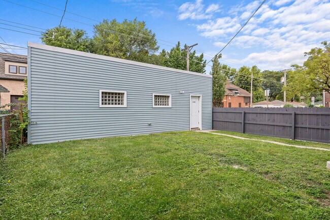 Building Photo - 1101 S Oak Park Ave