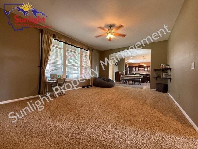 Building Photo - 3 Bed 2 Bath 2,756 sq ft on 2+ acres in Columbus