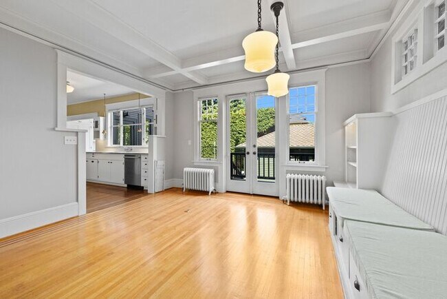 Building Photo - Stunning 1909 Craftsman w/ AC in Coveted Capitol Hill