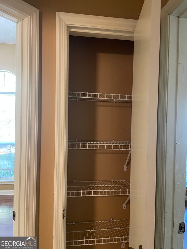 Building Photo - 108 Acorn Ct
