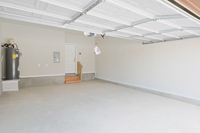Building Photo - Modern Townhouse in New Braunfels
