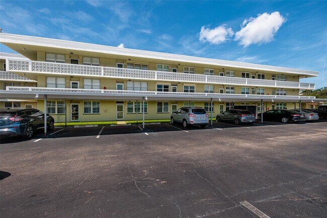 Building Photo - 4890 Bay St NE