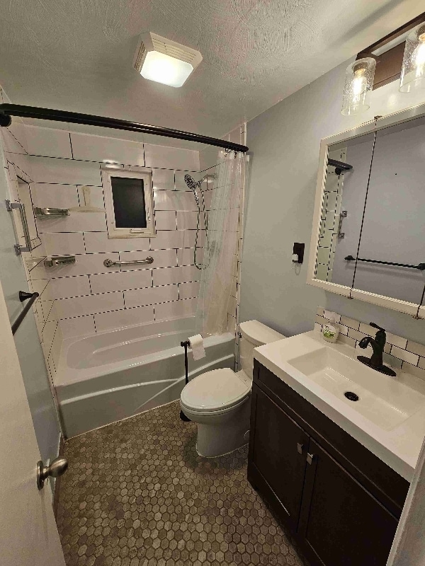 Building Photo - 1606 Greentree Rd