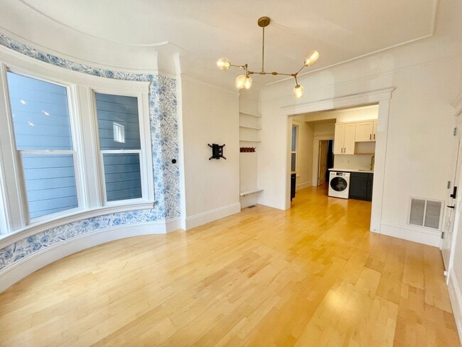 Building Photo - Super Charming NOPA Condo! Parking! Laundr...