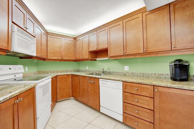 Building Photo - 5420 N Ocean Dr