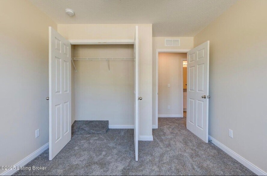 Building Photo - 203 Dixon Cir