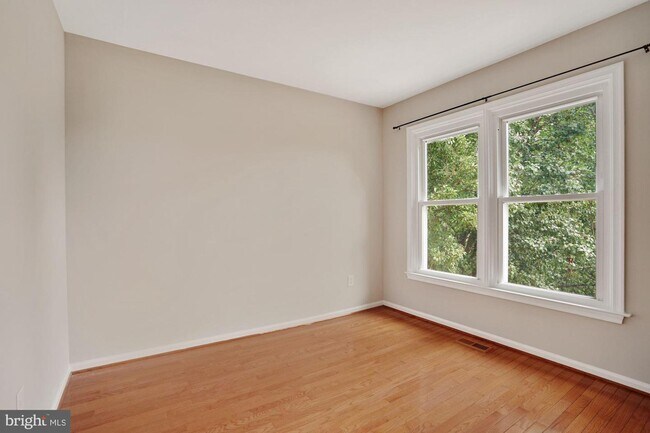Building Photo - 5136 Glen Meadow Dr
