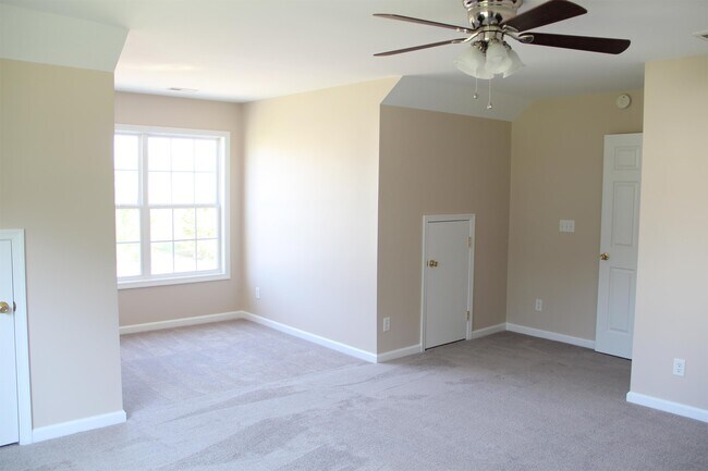Building Photo - 107 Enchanted Way